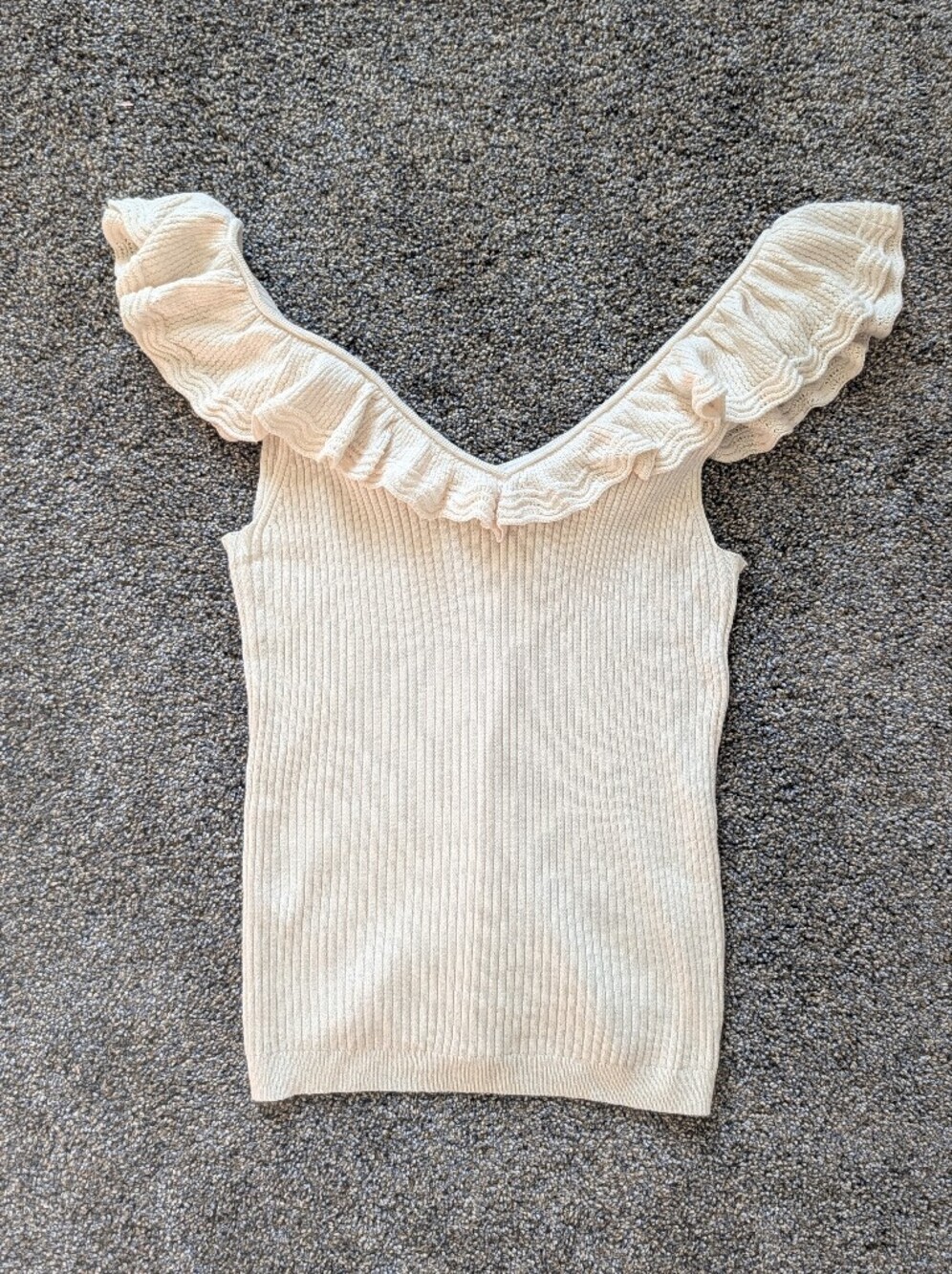 GAP Factory Cream Fitted Ruffled V-Neck Ribbed Tank - Picture 5 of 5